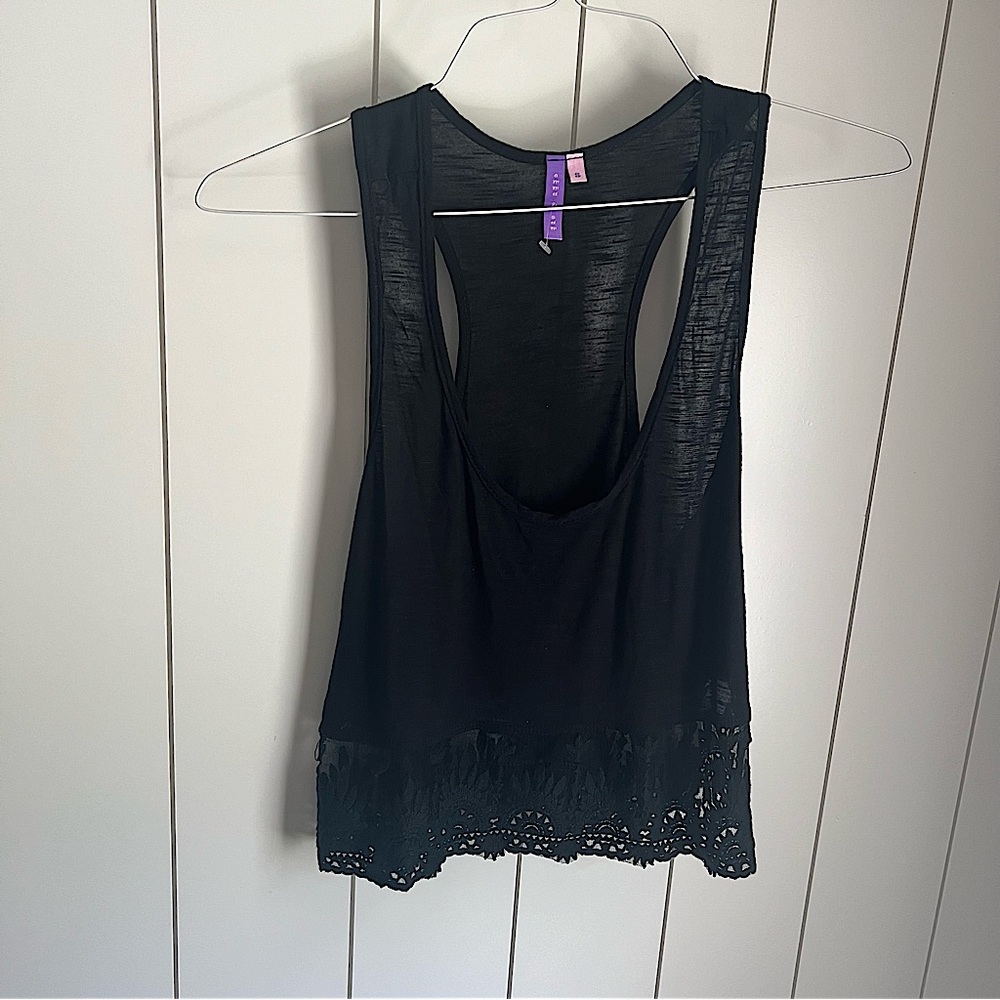 LF Emma & Sam lace trim cropped racer tank